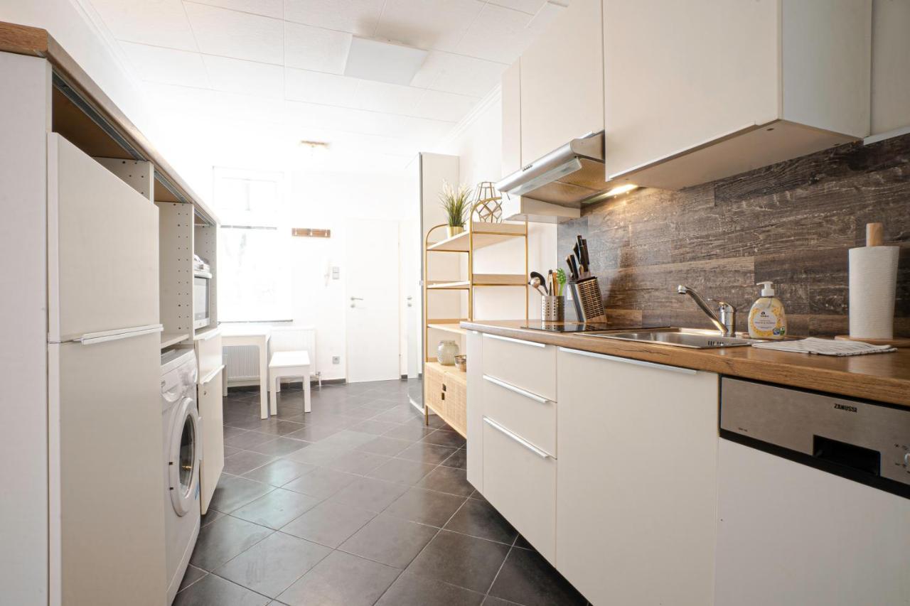 2-Room Apartment On The First Floor With Designer Renovation. Exit To The Courtyard. 15 Minutes To Schloss Schoenbrunn Bécs Kültér fotó