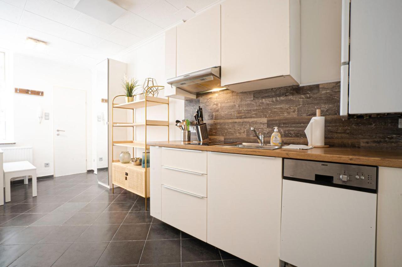 2-Room Apartment On The First Floor With Designer Renovation. Exit To The Courtyard. 15 Minutes To Schloss Schoenbrunn Bécs Kültér fotó