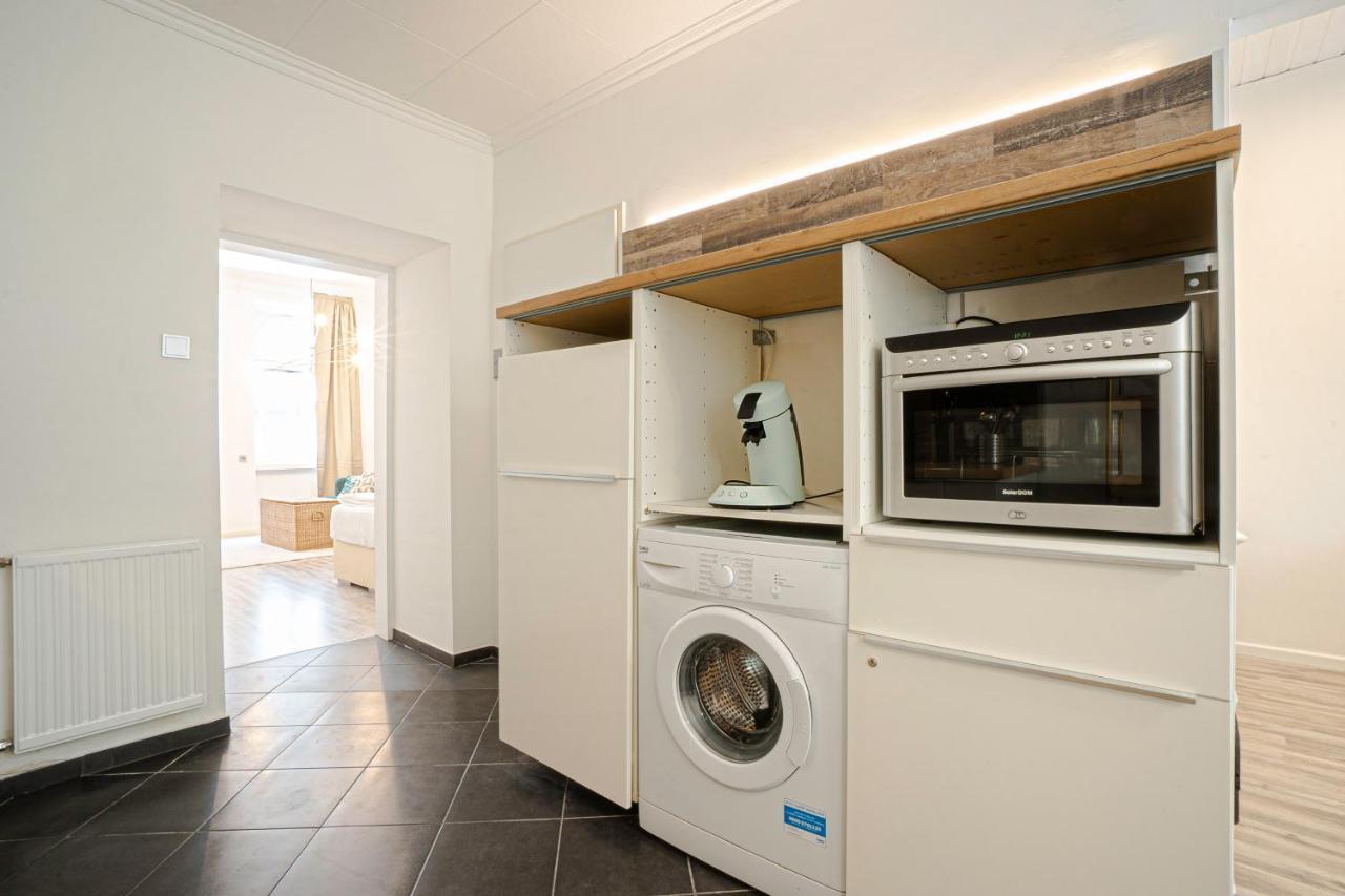 2-Room Apartment On The First Floor With Designer Renovation. Exit To The Courtyard. 15 Minutes To Schloss Schoenbrunn Bécs Kültér fotó
